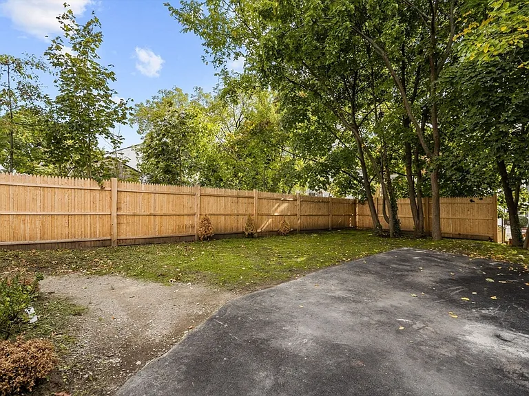 57 Windsor St — Photo 24
