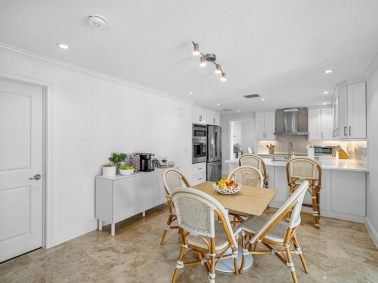 820 Palm Trl — Photo 6