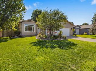 708 S 6th Ave, Brandon, SD 57005