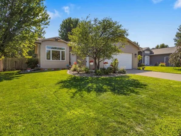 708 S 6th Ave, Brandon, SD 57005
