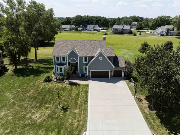 18814 S Greenway St, Olathe, KS 66062