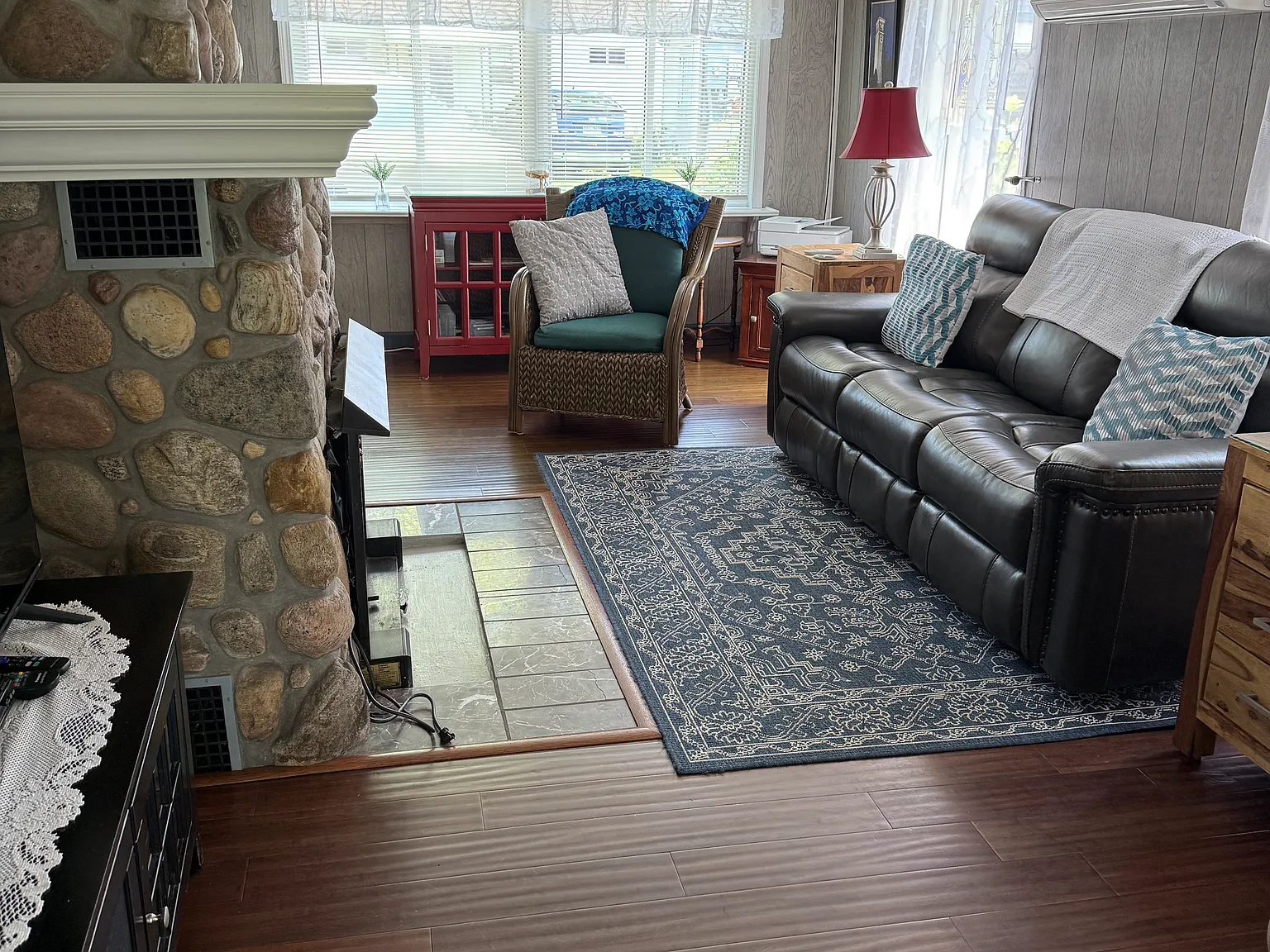 2 bed, 1.5 bath, 1170 sqft, $1,700 — Photo 4