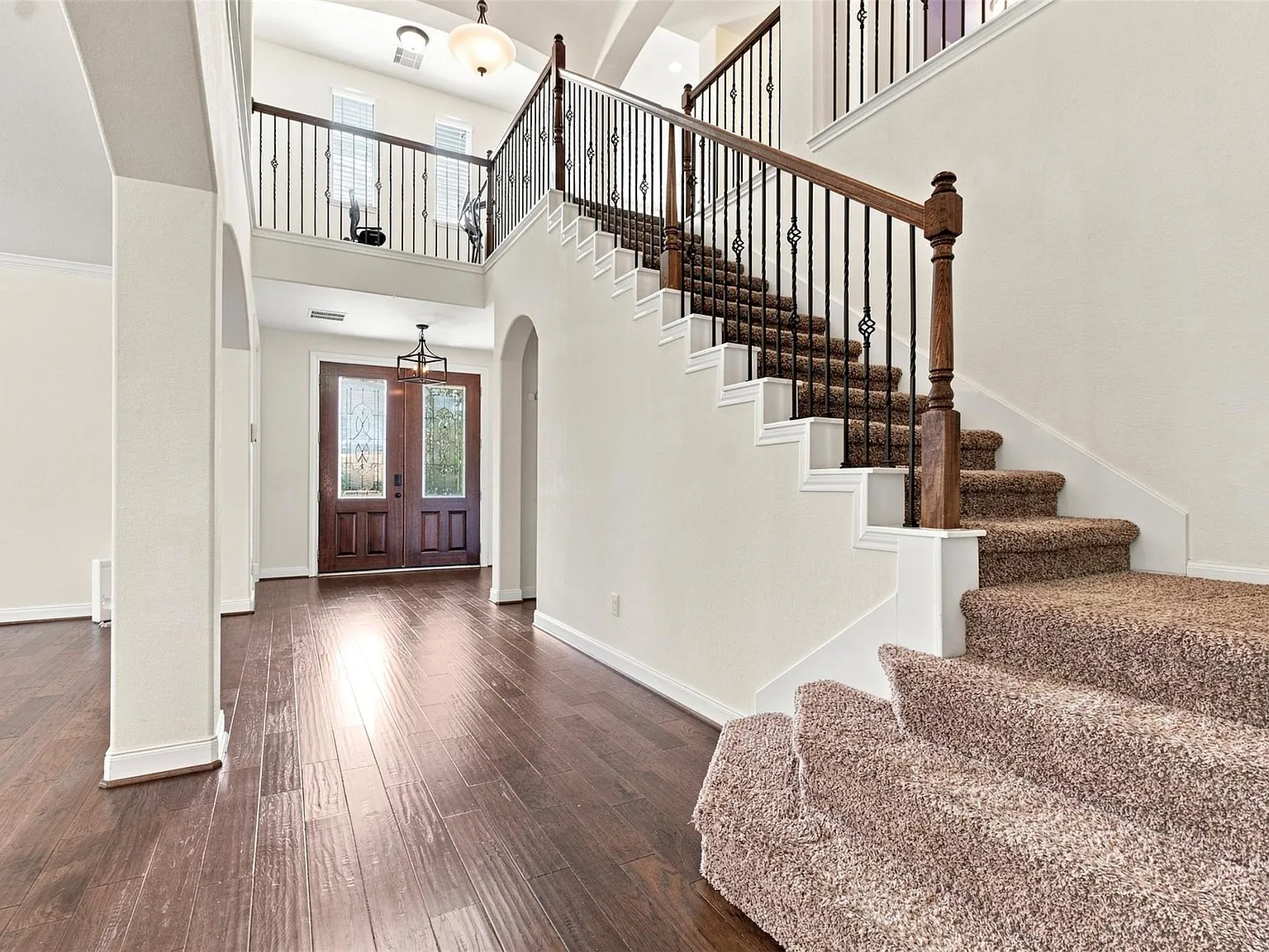 5 bed, 4.5 bath, 4192 sqft, $4,400 — Photo 4