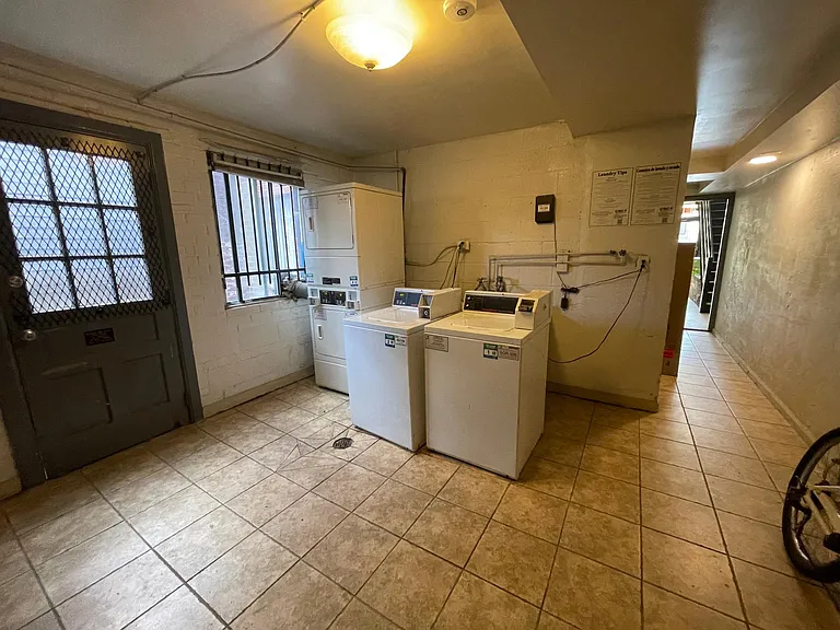 408 Independence Ave SE #204 — Photo 15