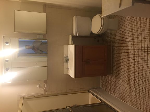 2nd image of 190 Archer Ave #3