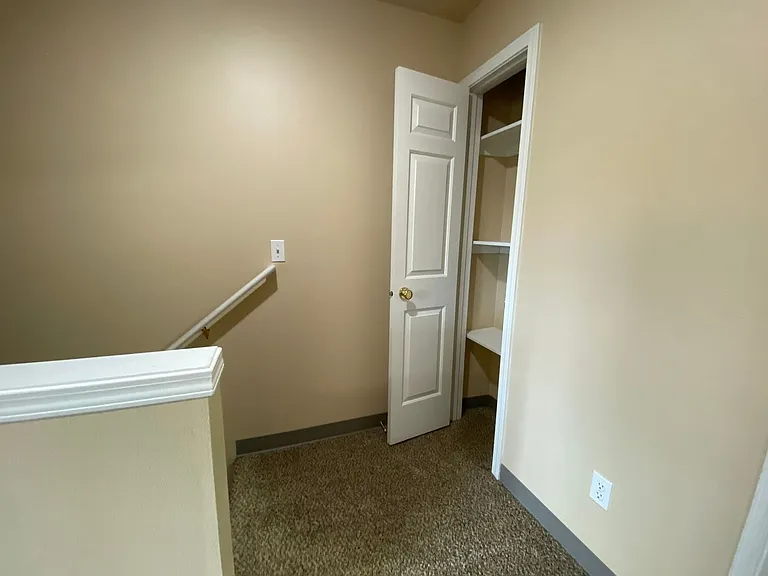 Hummingbird Court — Photo 29