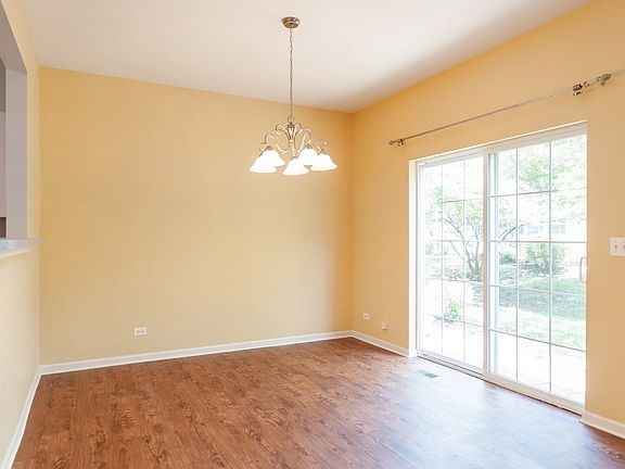 5th image of 556 Shakespeare Dr
