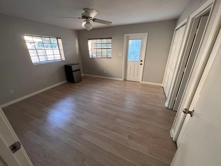 1016 W Indiana Ave — Photo 5