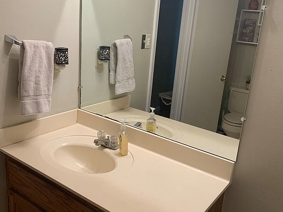 5th image of 615 Maxwell St