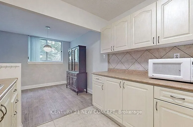 7451 Yonge St #101 — Photo 32