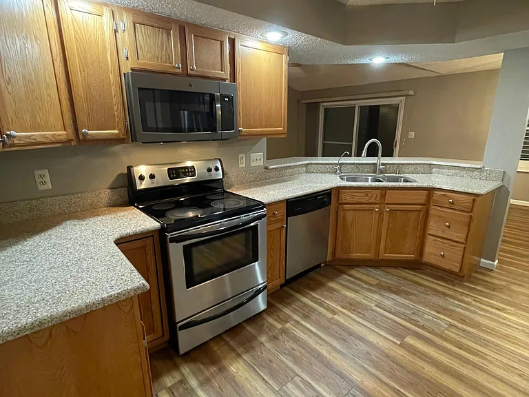 115 Spirea Point — Photo 9