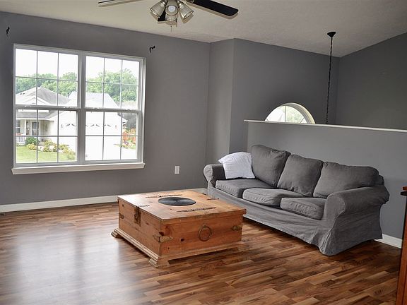 4th image of 611 E Ironsides Dr