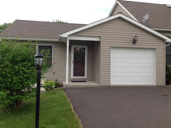 106 Lexington Dr, Factoryville, PA 18419