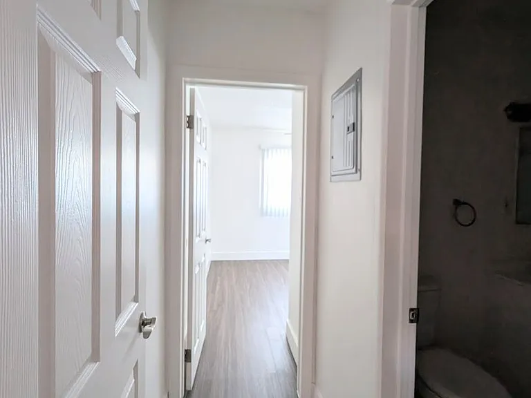 Plaza Apartments — Photo 9