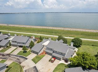 9814 NW Hefner Village Dr, Oklahoma City, OK 73162