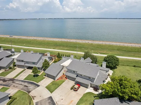 9814 NW Hefner Village Dr, Oklahoma City, OK 73162