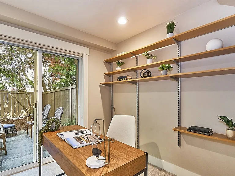 8552 Midvale Ave N #B — Photo 13