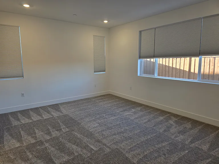 2649 Dashwood St — Photo 8