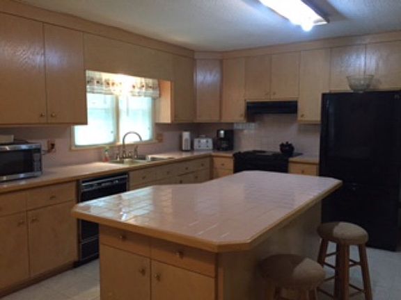 3rd image of 904 Mashie Ln