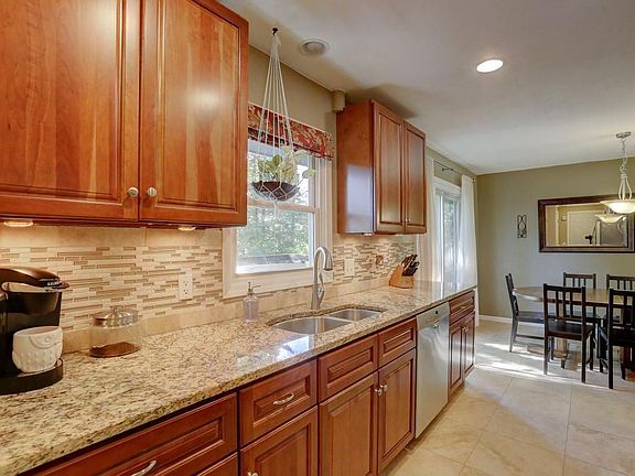 4th image of 5831 Aquila Ave N