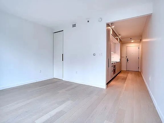 4th image of 181 E 101st St #604