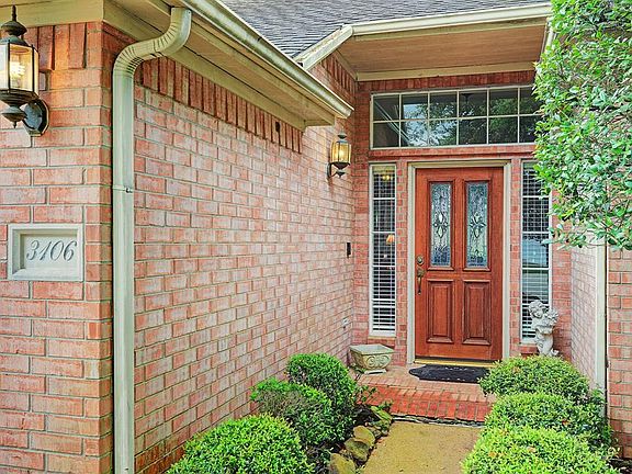 3rd image of 3106 Hickory Grove Ln