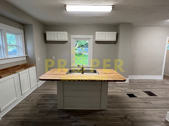 5th image of 301 W Norman Ave