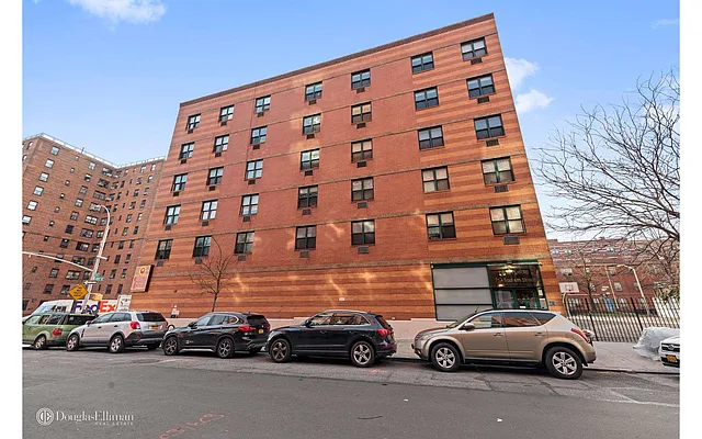 Sold by Douglas Elliman | media 21