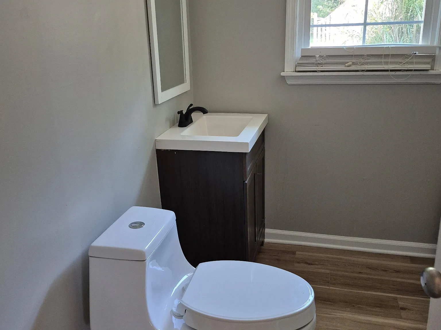 3 bed, 1.5 bath, 1225 sqft, $1,800 — Photo 3