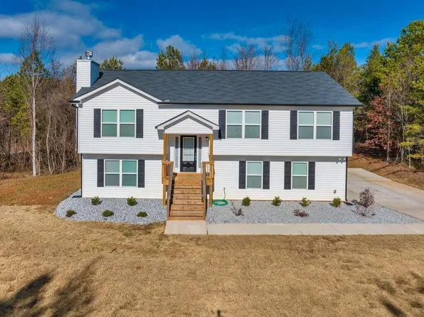 718 Signature Dr, Mount Airy, GA 30563
