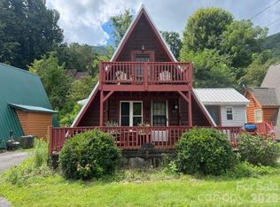 56 Chateau Ln, Maggie Valley, NC 28751