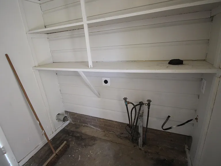 1610 W Frank St — Photo 13
