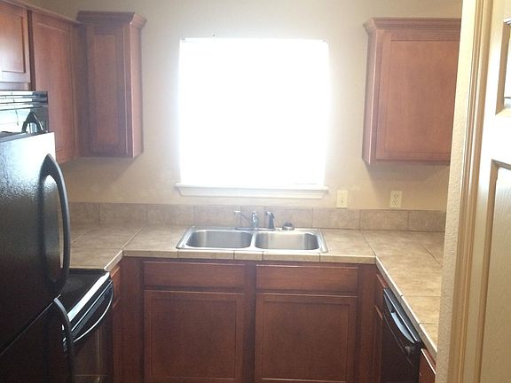 4th image of 1761 N Chestnut Ave #1761