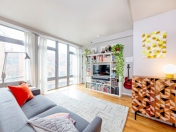 2nd image of 82 Irving Pl APT 3D