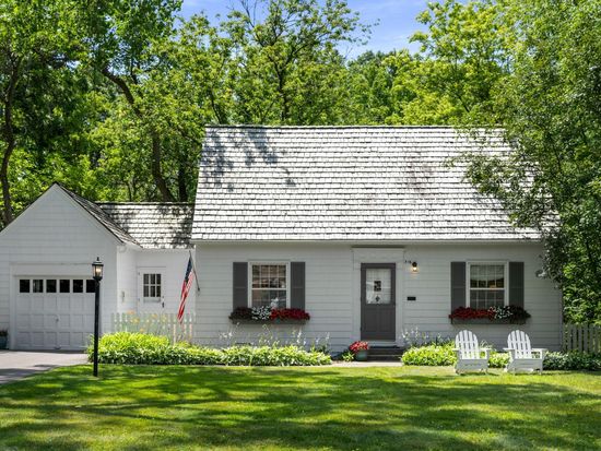 516 Janalyn Cir, Golden Valley, MN 55416