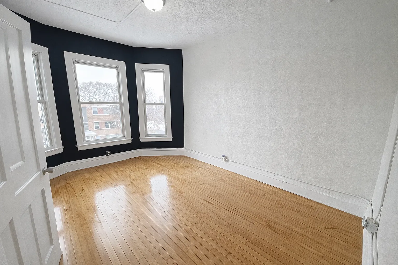5 bed, $400 — Photo 1