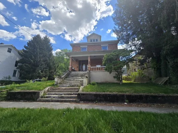 602 Temple St, Hinton, WV 25951