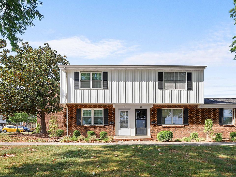 1st image of 1002 Willow Dr APT 43