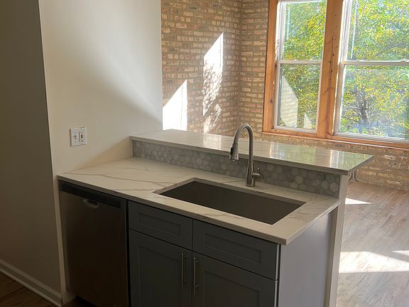 4th image of 1714 W Pierce Ave #2F