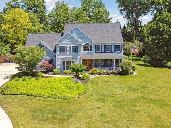 3138 Wyndwicke Dr, Saint Joseph, MI 49085