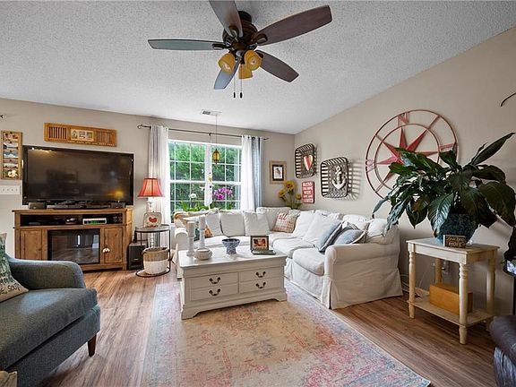 5th image of 128 Fox Creek Dr