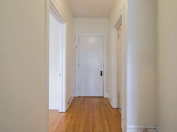 2nd image of 1929 Fremont Ave S APT 26