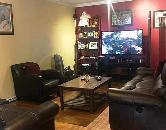 5th image of 2719 Throop Ave