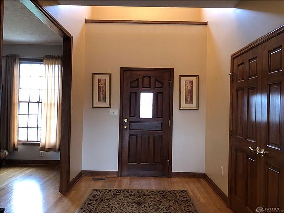 3rd image of 218 Hunterfield Dr