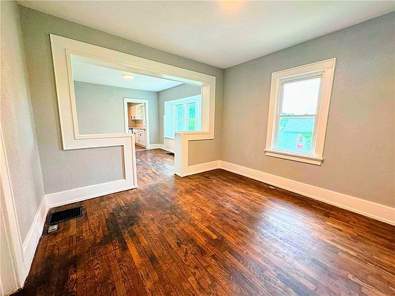 3rd image of 1318 Walker Ave