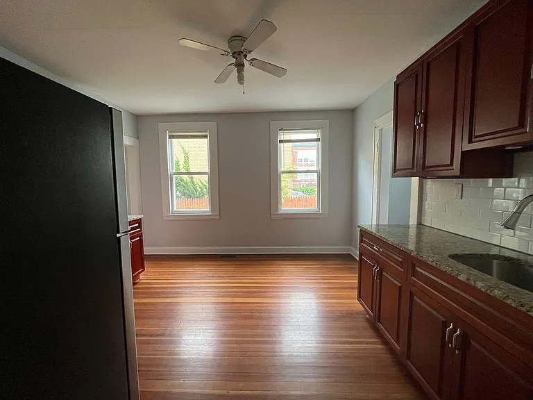 415 Willow St — Photo 10