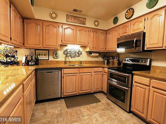 4th image of 916 Hickory Cir