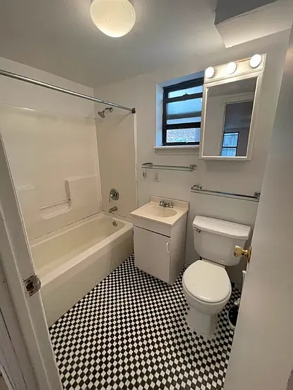 519 E 12th St #3A — Photo 2