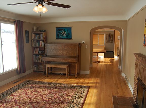 4th image of 975 SE 2nd St