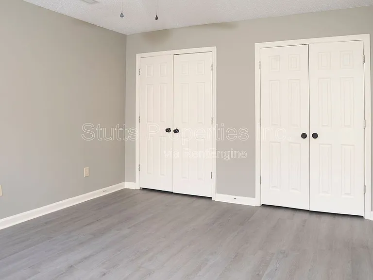 Creekside Apartments — Photo 27